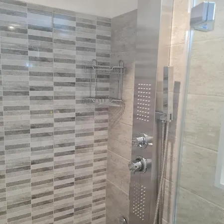 Primo Maggio Apartman *